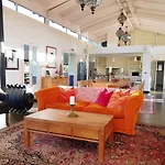 The * روندا